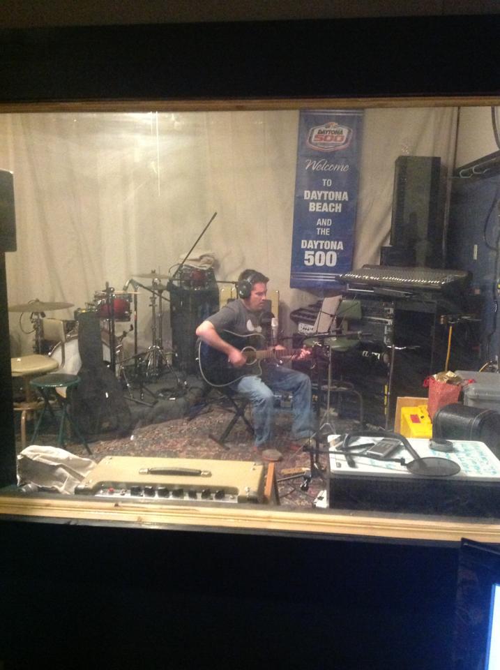 Gunter layin' down some acoustic